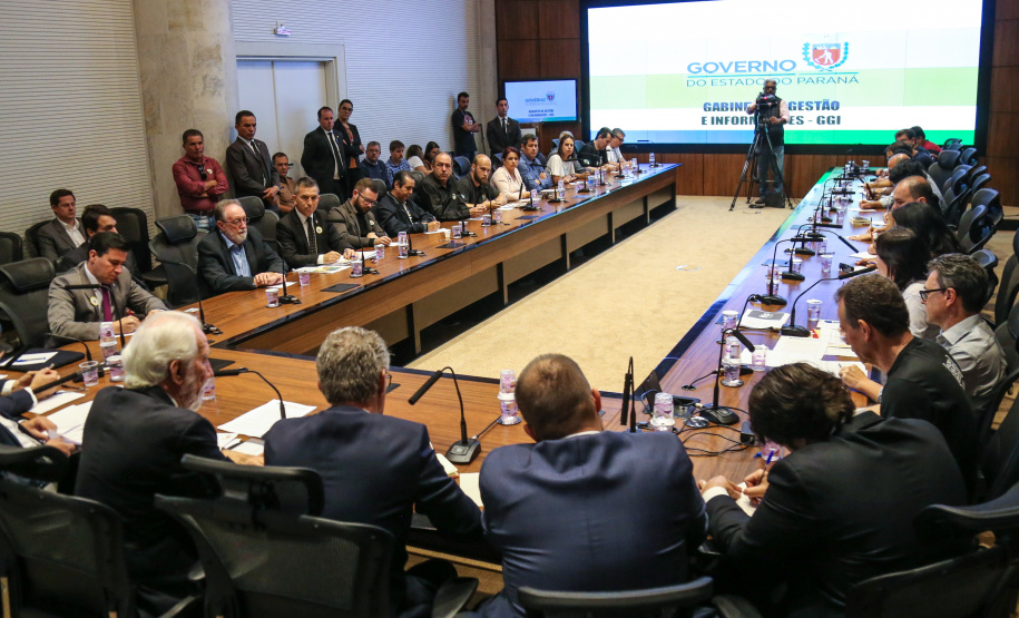 O vice governador Darci Piana participa de reunião com representantes dos servidores publicos  no Palácio Iguaçu,  nesta segunda-feira (29).   Curitiba, 24/04/2019 -  Foto: Geraldo Bubniak/ANPr