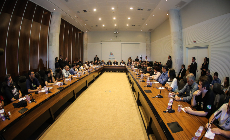 O vice governador Darci Piana participa de reunião com representantes dos servidores publicos  no Palácio Iguaçu,  nesta segunda-feira (29).   Curitiba, 24/04/2019 -  Foto: Geraldo Bubniak/ANPr