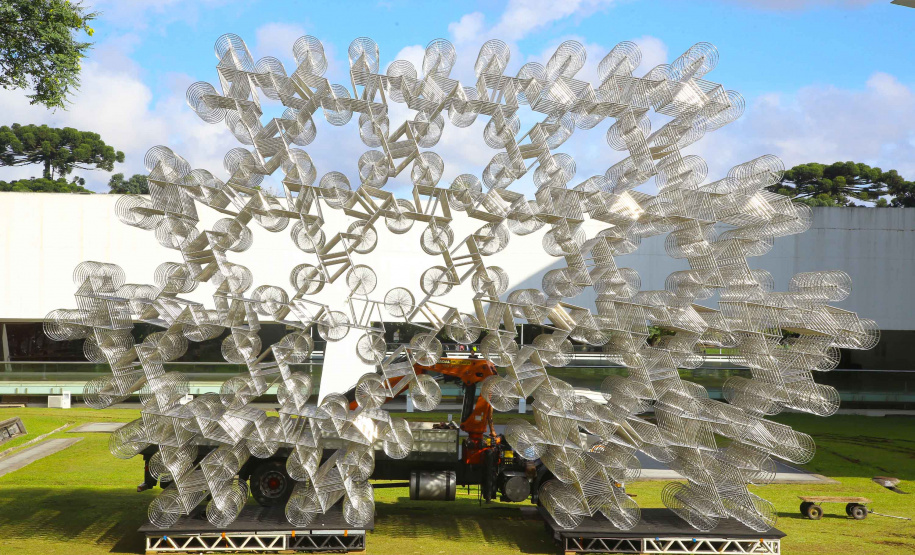 O Museu Oscar Niemeyer (MON) apresenta ao público a partir de sexta-feira (3/5) Ai Weiwei Raiz, a primeira exposição do artista chinês no Brasil e também a maior já realizada por ele. Com projeto desenvolvido por Marcello Dantas, que também assina a curadoria, a mostra chega ao Sul do País numa realização do MON. Foto: Jaelson Lucas/ANPr