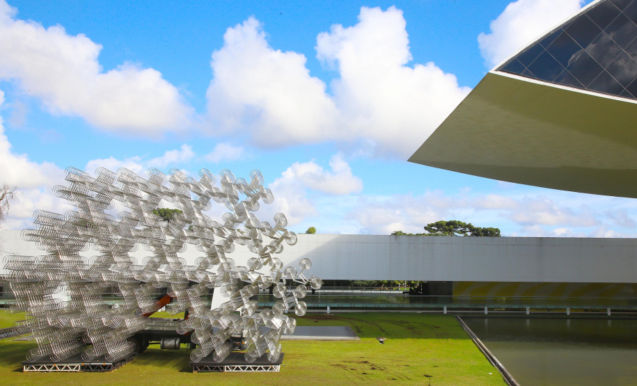 O Museu Oscar Niemeyer (MON) apresenta ao público a partir de sexta-feira (3/5) Ai Weiwei Raiz, a primeira exposição do artista chinês no Brasil e também a maior já realizada por ele. Com projeto desenvolvido por Marcello Dantas, que também assina a curadoria, a mostra chega ao Sul do País numa realização do MON. Foto: Jaelson Lucas/ANPr