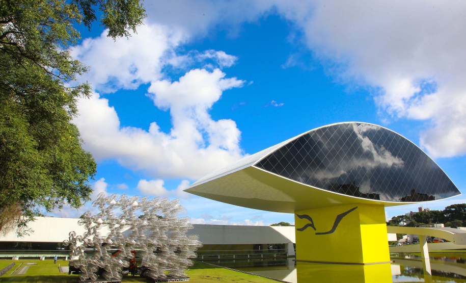 O Museu Oscar Niemeyer (MON) apresenta ao público a partir de sexta-feira (3/5) Ai Weiwei Raiz, a primeira exposição do artista chinês no Brasil e também a maior já realizada por ele. Com projeto desenvolvido por Marcello Dantas, que também assina a curadoria, a mostra chega ao Sul do País numa realização do MON. Foto: Jaelson Lucas/ANPr