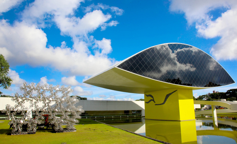 O Museu Oscar Niemeyer (MON) apresenta ao público a partir de sexta-feira (3/5) Ai Weiwei Raiz, a primeira exposição do artista chinês no Brasil e também a maior já realizada por ele. Com projeto desenvolvido por Marcello Dantas, que também assina a curadoria, a mostra chega ao Sul do País numa realização do MON. Foto: Jaelson Lucas/ANPr