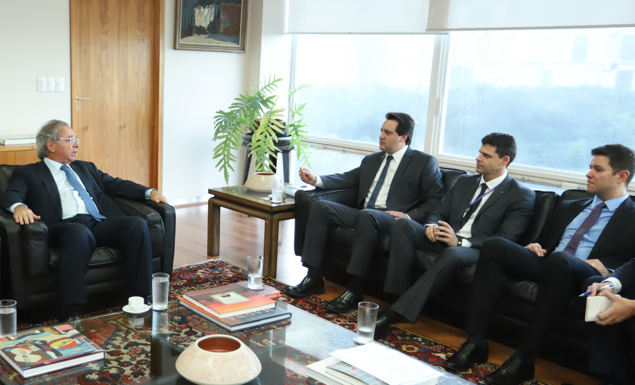 Governador Carlos Massa Ratinho Junior com o ministro da Economia, Paulo Guedes. - Brasília, 29/04/2019 - Foto: Rodrigo Félix Leal/ANPr