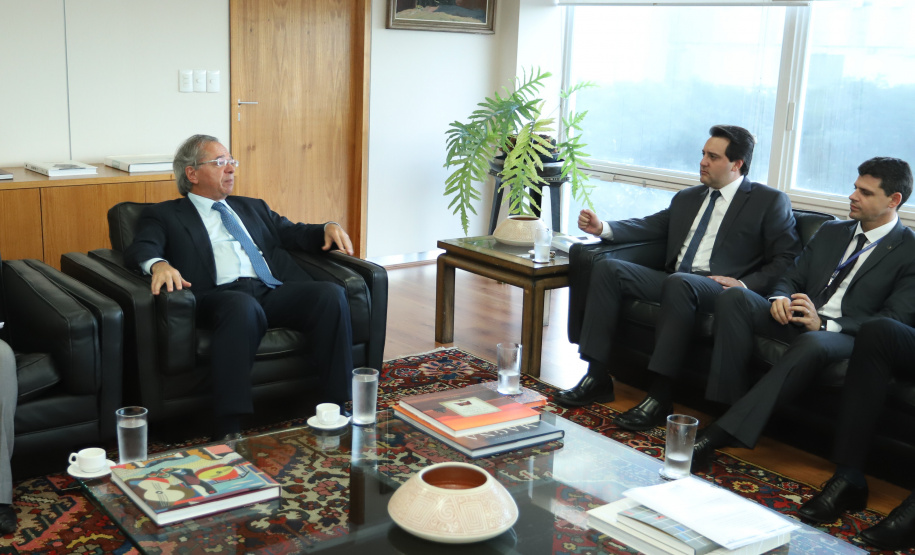 Governador Carlos Massa Ratinho Junior com o ministro da Economia, Paulo Guedes. - Brasília, 29/04/2019 - Foto: Rodrigo Félix Leal/ANPr