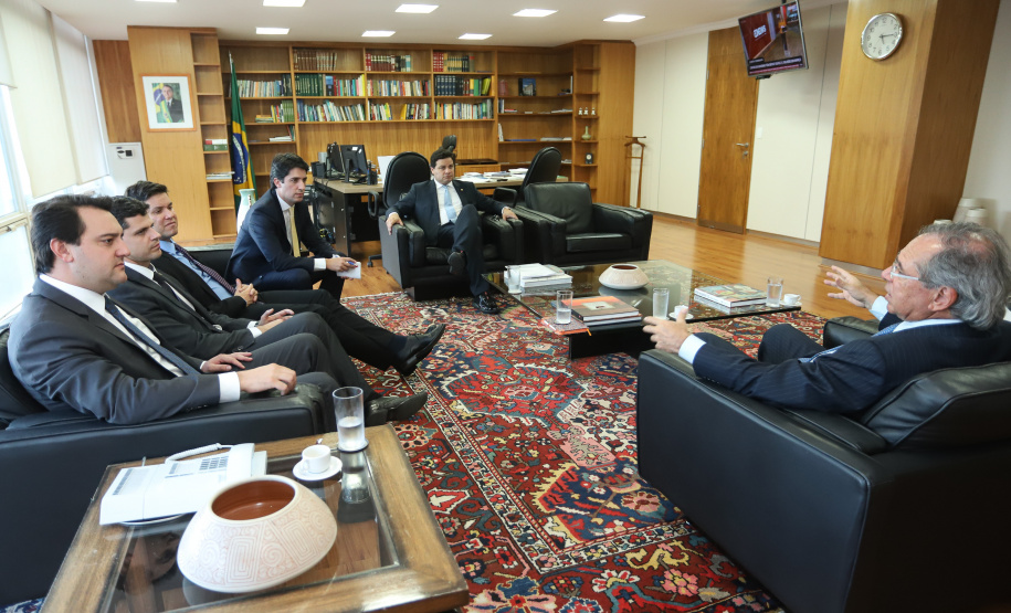 Governador Carlos Massa Ratinho Junior com o ministro da Economia, Paulo Guedes. - Brasília, 29/04/2019 - Foto: Rodrigo Félix Leal/ANPr