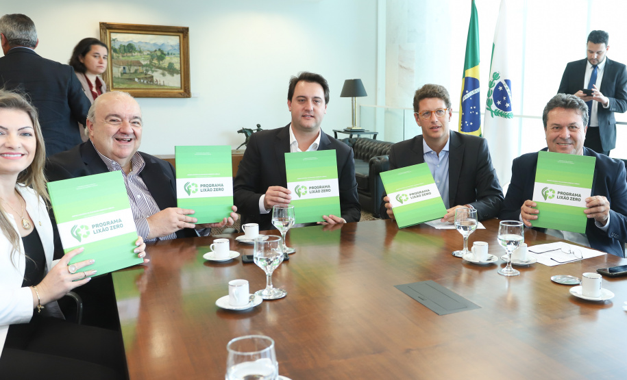 Governador Carlos Massa Ratinho Junior recebe o ministro do Meio Ambiente, Ricardo Salles - Curitiba, 30/04/2019 - Foto: Rodrigo Félix Leal/ANPr