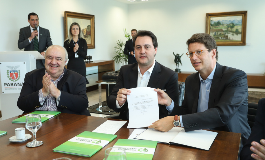 Governador Carlos Massa Ratinho Junior recebe o ministro do Meio Ambiente, Ricardo Salles - Curitiba, 30/04/2019 - Foto: Rodrigo Félix Leal/ANPr