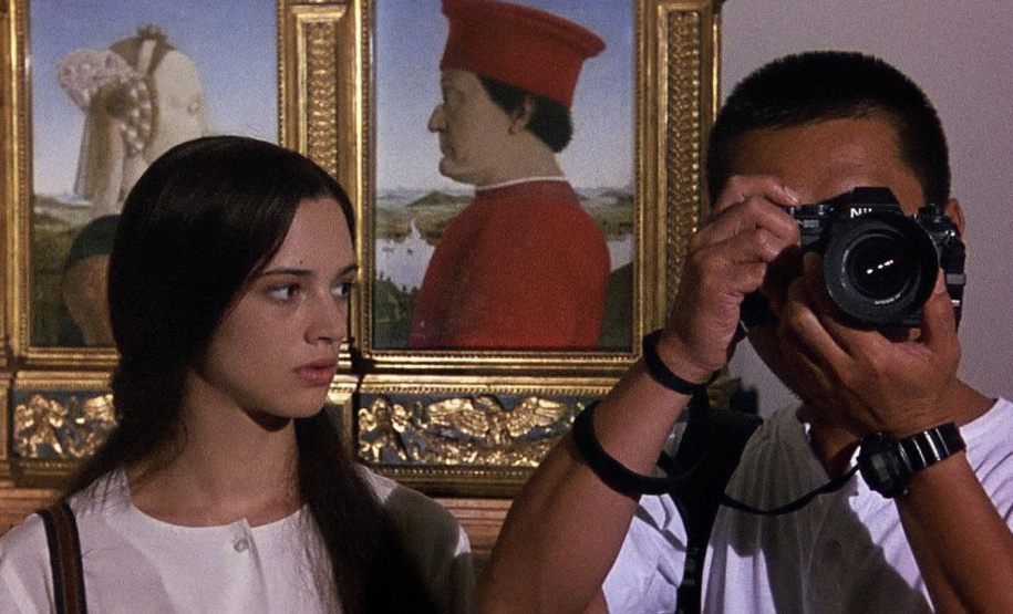 Seu “Outer Space”, que será exibido em 9 de maio, introduz o clima aterrorizante para a exibição do filme do mestre do horror italiano Dario Argento, uma ficção sobre uma investigadora de assassinos em série (Anna Manni, vivida pela filha do diretor, Asia Argento) que sofre de Síndrome de Stendhal, doença que faz com que a pessoa se relacione sensorialmente com imagens de grande beleza.Foto:SEEC