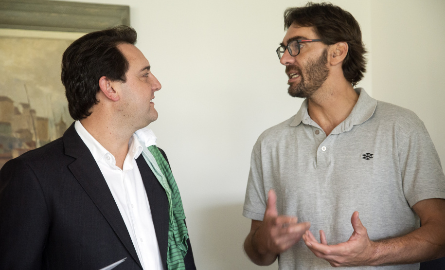 O superintendente de Esportes Hélio Wirbiski apresentou nesta terça-feira (30) ao governador Carlos Massa Ratinho Junior o calendário oficial dos jogos esportivos no Paraná