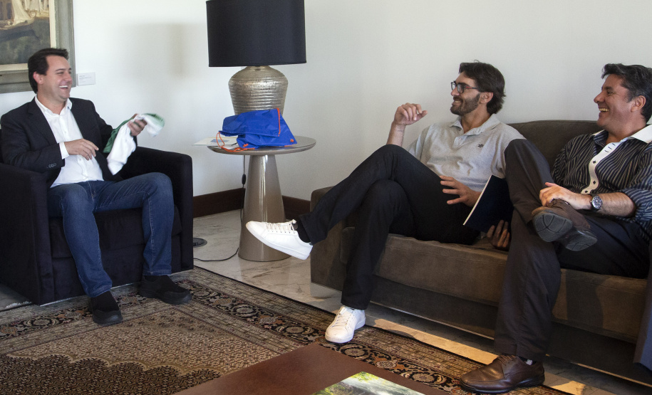 O superintendente de Esportes Hélio Wirbiski apresentou nesta terça-feira (30) ao governador Carlos Massa Ratinho Junior o calendário oficial dos jogos esportivos no Paraná