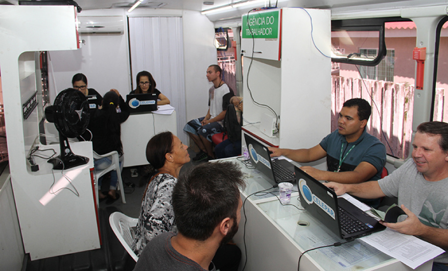 A Secretaria da Justiça, Família e Trabalho registrou mais de 2 mil atendimentos no evento em comemoração a duas importantes datas: o Dia Nacional da Mulher (30 de abril) e o Dia do Trabalho (1º de maio).  -  Curitiba, 30/04/2019  -  Foto: Divulgação SEJUF