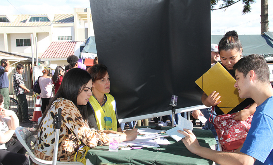 A Secretaria da Justiça, Família e Trabalho registrou mais de 2 mil atendimentos no evento em comemoração a duas importantes datas: o Dia Nacional da Mulher (30 de abril) e o Dia do Trabalho (1º de maio).  -  Curitiba, 30/04/2019  -  Foto: Divulgação SEJUF
