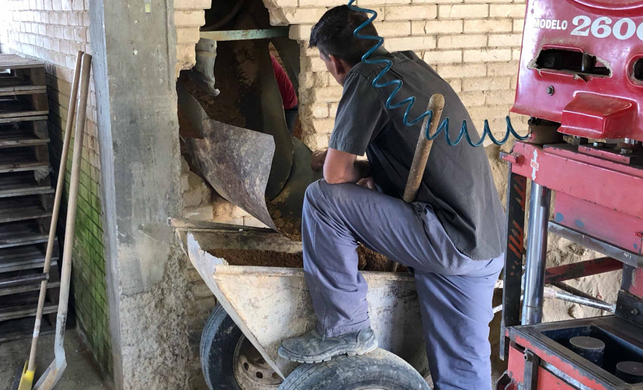 O Paraná atingiu em março a marca de 47,72% dos presos fazendo algum tipo de atividade educacional, segundo o Departamento Penitenciário (Depen-PR). O índice é consideravelmente superior a fevereiro, quando o Estado fechou com 36,3% e alcançou o segundo lugar entre as unidades da federação, perdendo apenas para o Piauí (40%). Foto:José Fernando Ogura/ANPr