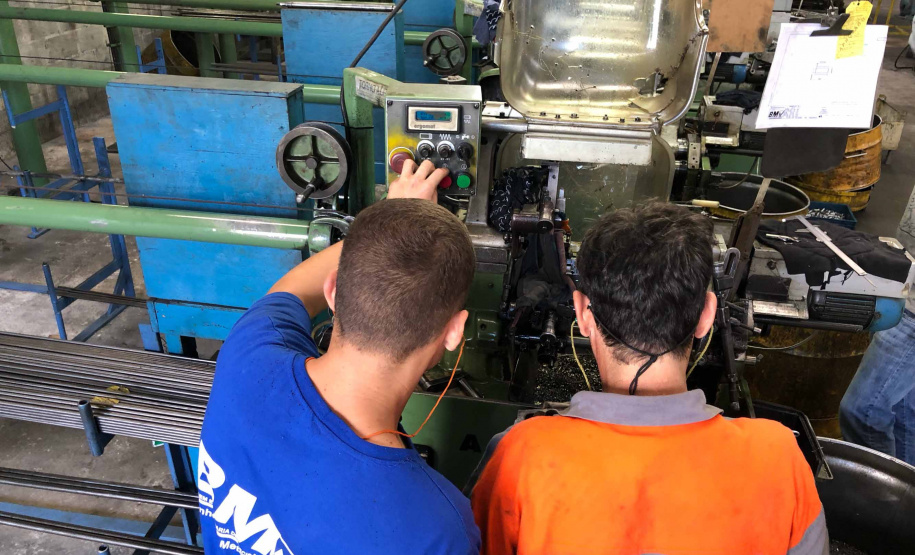 O Paraná atingiu em março a marca de 47,72% dos presos fazendo algum tipo de atividade educacional, segundo o Departamento Penitenciário (Depen-PR). O índice é consideravelmente superior a fevereiro, quando o Estado fechou com 36,3% e alcançou o segundo lugar entre as unidades da federação, perdendo apenas para o Piauí (40%). Foto:José Fernando Ogura/ANPr