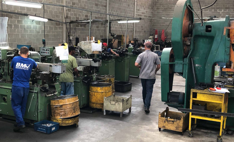 O Paraná atingiu em março a marca de 47,72% dos presos fazendo algum tipo de atividade educacional, segundo o Departamento Penitenciário (Depen-PR). O índice é consideravelmente superior a fevereiro, quando o Estado fechou com 36,3% e alcançou o segundo lugar entre as unidades da federação, perdendo apenas para o Piauí (40%). Foto:José Fernando Ogura/ANPr