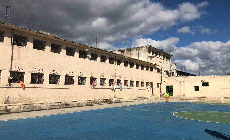 O Paraná atingiu em março a marca de 47,72% dos presos fazendo algum tipo de atividade educacional, segundo o Departamento Penitenciário (Depen-PR). O índice é consideravelmente superior a fevereiro, quando o Estado fechou com 36,3% e alcançou o segundo lugar entre as unidades da federação, perdendo apenas para o Piauí (40%). Foto:José Fernando Ogura/ANPr