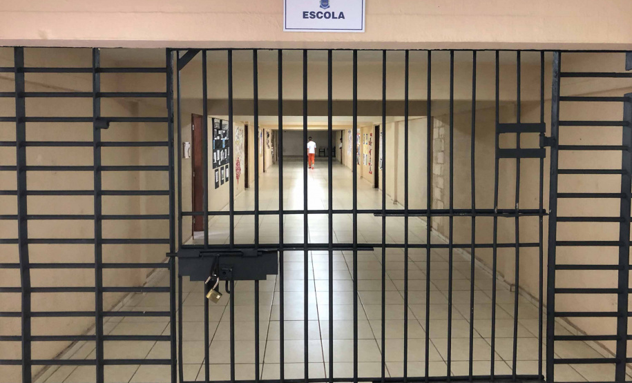 O Paraná atingiu em março a marca de 47,72% dos presos fazendo algum tipo de atividade educacional, segundo o Departamento Penitenciário (Depen-PR). O índice é consideravelmente superior a fevereiro, quando o Estado fechou com 36,3% e alcançou o segundo lugar entre as unidades da federação, perdendo apenas para o Piauí (40%). Foto:José Fernando Ogura/ANPr