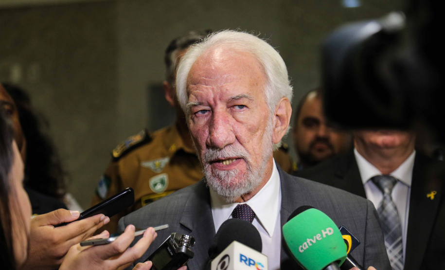 Começou oficialmente nesta quinta-feira (2), em todo o Paraná, a campanha Maio Amarelo, que visa diminuir o número de acidentes no trânsito e preservar a vida. Este ano, o tema é “Maio Amarelo - no trânsito, o sentido é a vida”, e apela para o poder das crianças em influenciar o comportamento dos pais. O vice-governador Darci Piana participou do lançamento, realizado no auditório da Polícia Rodoviária Federal (PRF), em Curitiba. Foto: Geraldo Bubniak/ANPr