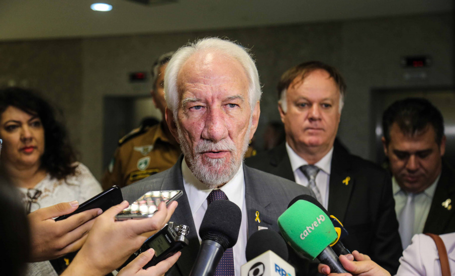 Começou oficialmente nesta quinta-feira (2), em todo o Paraná, a campanha Maio Amarelo, que visa diminuir o número de acidentes no trânsito e preservar a vida. Este ano, o tema é “Maio Amarelo - no trânsito, o sentido é a vida”, e apela para o poder das crianças em influenciar o comportamento dos pais. O vice-governador Darci Piana participou do lançamento, realizado no auditório da Polícia Rodoviária Federal (PRF), em Curitiba. Foto: Geraldo Bubniak/ANPr