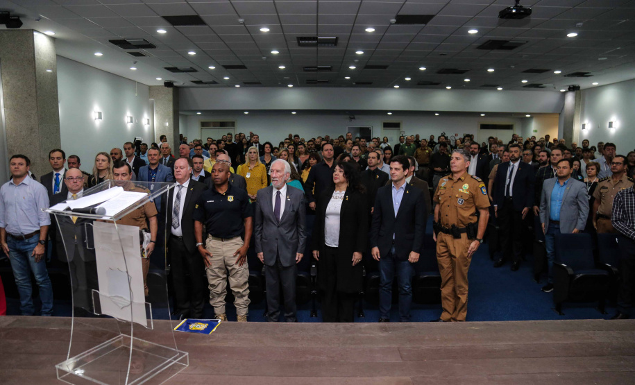 Começou oficialmente nesta quinta-feira (2), em todo o Paraná, a campanha Maio Amarelo, que visa diminuir o número de acidentes no trânsito e preservar a vida. Este ano, o tema é “Maio Amarelo - no trânsito, o sentido é a vida”, e apela para o poder das crianças em influenciar o comportamento dos pais. O vice-governador Darci Piana participou do lançamento, realizado no auditório da Polícia Rodoviária Federal (PRF), em Curitiba. Foto: Geraldo Bubniak/ANPr