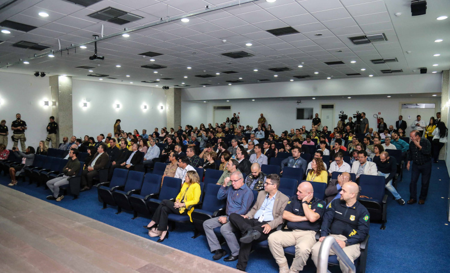 Começou oficialmente nesta quinta-feira (2), em todo o Paraná, a campanha Maio Amarelo, que visa diminuir o número de acidentes no trânsito e preservar a vida. Este ano, o tema é “Maio Amarelo - no trânsito, o sentido é a vida”, e apela para o poder das crianças em influenciar o comportamento dos pais. O vice-governador Darci Piana participou do lançamento, realizado no auditório da Polícia Rodoviária Federal (PRF), em Curitiba. Foto: Geraldo Bubniak/ANPr