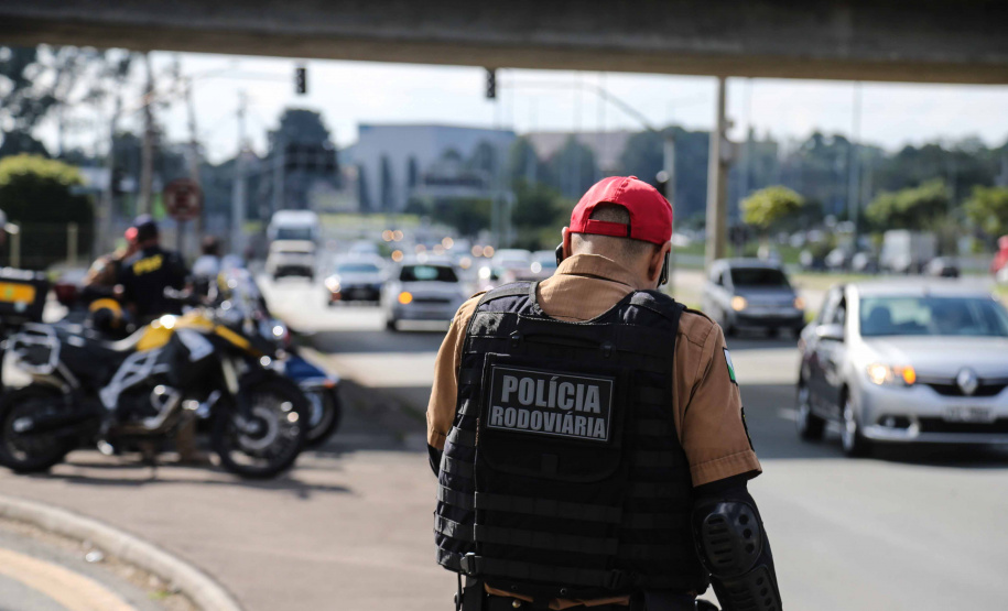 Começou oficialmente nesta quinta-feira (2), em todo o Paraná, a campanha Maio Amarelo, que visa diminuir o número de acidentes no trânsito e preservar a vida. Este ano, o tema é “Maio Amarelo - no trânsito, o sentido é a vida”, e apela para o poder das crianças em influenciar o comportamento dos pais. O vice-governador Darci Piana participou do lançamento, realizado no auditório da Polícia Rodoviária Federal (PRF), em Curitiba. Foto: Geraldo Bubniak/ANPr