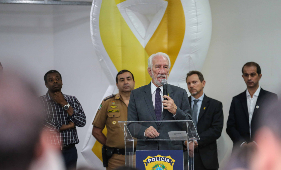 Começou oficialmente nesta quinta-feira (2), em todo o Paraná, a campanha Maio Amarelo, que visa diminuir o número de acidentes no trânsito e preservar a vida. Este ano, o tema é “Maio Amarelo - no trânsito, o sentido é a vida”, e apela para o poder das crianças em influenciar o comportamento dos pais. O vice-governador Darci Piana participou do lançamento, realizado no auditório da Polícia Rodoviária Federal (PRF), em Curitiba. Foto: Geraldo Bubniak/ANPr