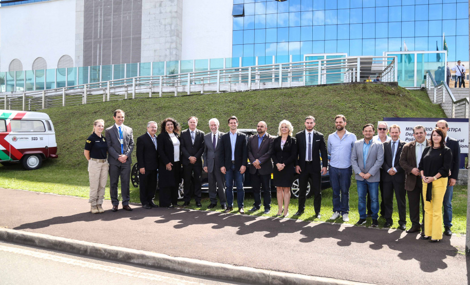 Começou oficialmente nesta quinta-feira (2), em todo o Paraná, a campanha Maio Amarelo, que visa diminuir o número de acidentes no trânsito e preservar a vida. Este ano, o tema é “Maio Amarelo - no trânsito, o sentido é a vida”, e apela para o poder das crianças em influenciar o comportamento dos pais. O vice-governador Darci Piana participou do lançamento, realizado no auditório da Polícia Rodoviária Federal (PRF), em Curitiba. Foto: Geraldo Bubniak/ANPr