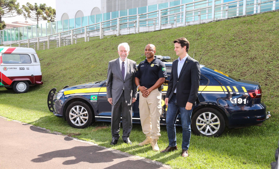 Começou oficialmente nesta quinta-feira (2), em todo o Paraná, a campanha Maio Amarelo, que visa diminuir o número de acidentes no trânsito e preservar a vida. Este ano, o tema é “Maio Amarelo - no trânsito, o sentido é a vida”, e apela para o poder das crianças em influenciar o comportamento dos pais. O vice-governador Darci Piana participou do lançamento, realizado no auditório da Polícia Rodoviária Federal (PRF), em Curitiba. Foto: Geraldo Bubniak/ANPr