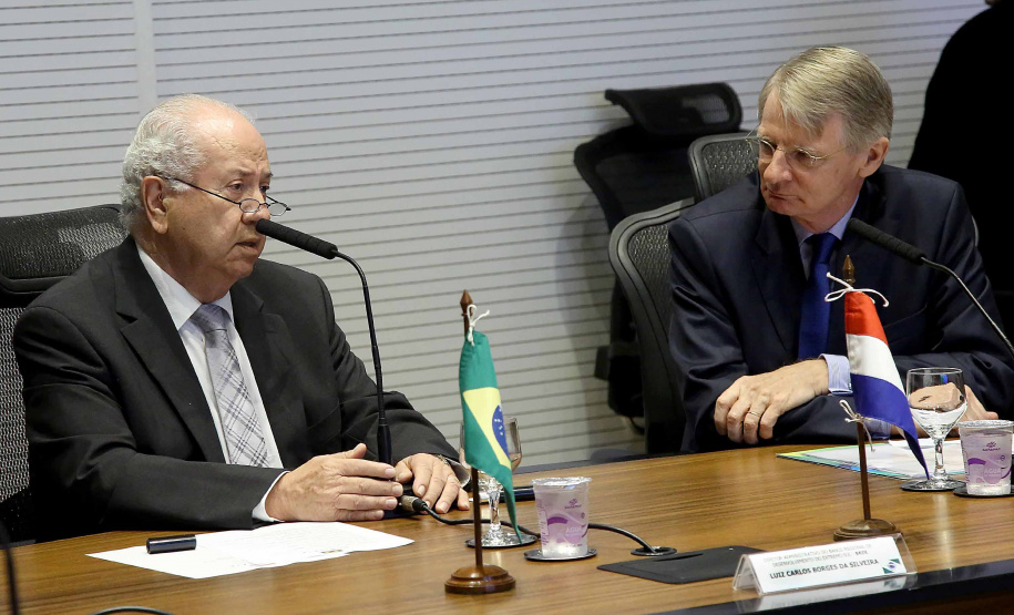 O embaixador também reuniu-se com representantes das secretarias e órgãos estaduais, que mostraram as potencialidades do Paraná, especial nas produções agropecuária e industrial.  Foto:Jaelson Lucas / ANPr
