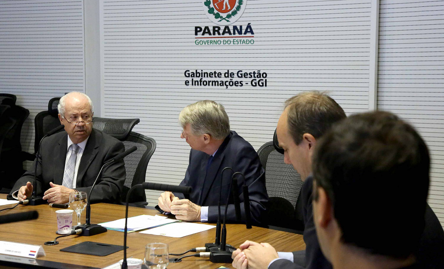 O embaixador também reuniu-se com representantes das secretarias e órgãos estaduais, que mostraram as potencialidades do Paraná, especial nas produções agropecuária e industrial. Foto:Jaelson Lucas / ANPr
