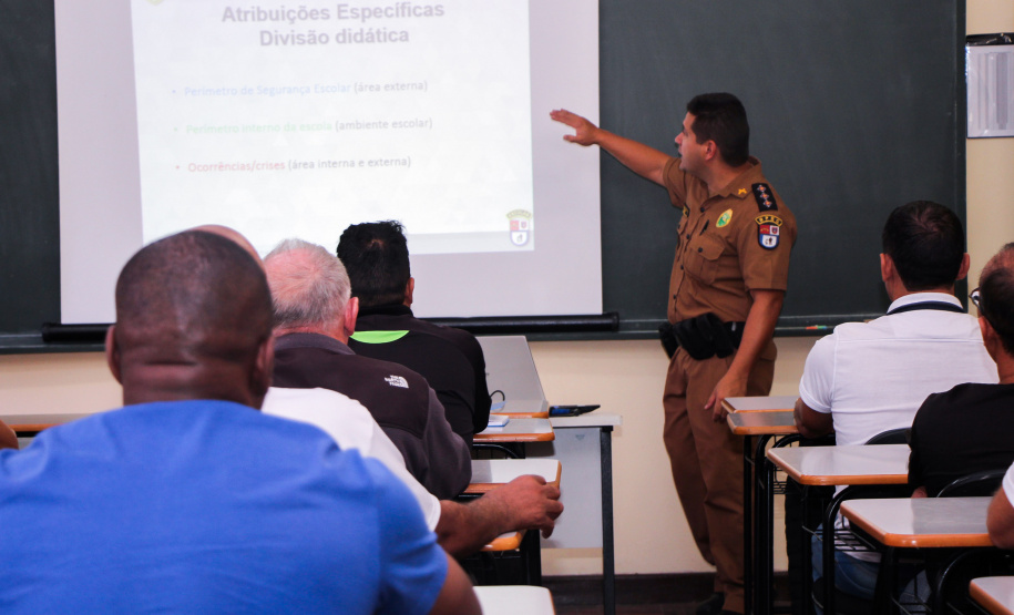 Policiais militares da reserva selecionados no Programa Escola Segura, do Governo do Estado, para atuar na segurança das escolas estaduais, iniciaram nesta quinta-feira (02) os cursos de treinamento e aperfeiçoamento. Eles foram selecionados em todas as fases do processo (previsto em edital), como saúde física e psicológica.Foto:Soldado Amanda Morais