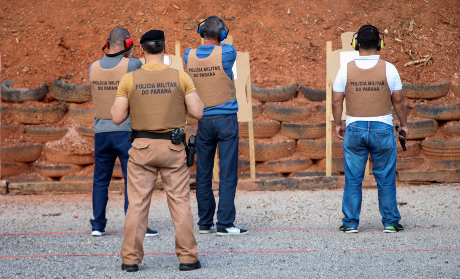 Policiais militares da reserva selecionados no Programa Escola Segura, do Governo do Estado, para atuar na segurança das escolas estaduais, iniciaram nesta quinta-feira (02) os cursos de treinamento e aperfeiçoamento. Eles foram selecionados em todas as fases do processo (previsto em edital), como saúde física e psicológica.Foto:Soldado Amanda Morais