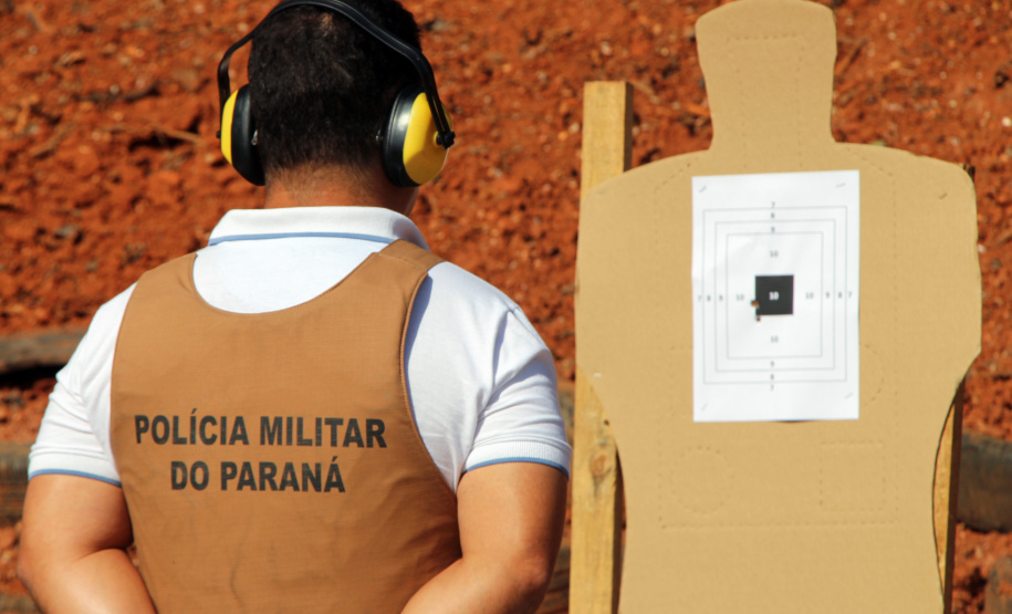 Policiais militares da reserva selecionados no Programa Escola Segura, do Governo do Estado, para atuar na segurança das escolas estaduais, iniciaram nesta quinta-feira (02) os cursos de treinamento e aperfeiçoamento. Eles foram selecionados em todas as fases do processo (previsto em edital), como saúde física e psicológica.Foto:Soldado Amanda Morais