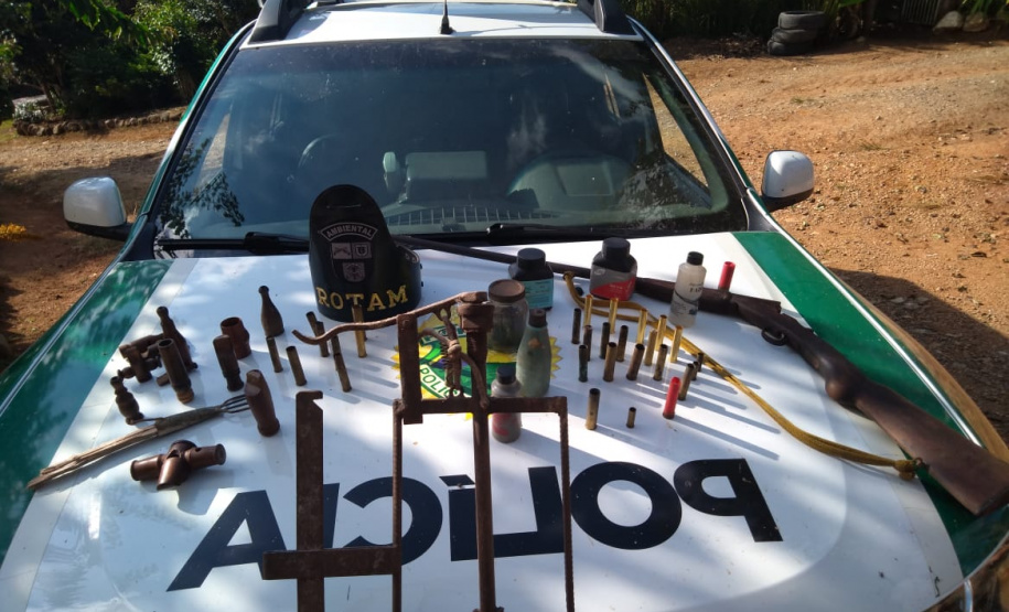 A Secretaria de Desenvolvimento Sustentável e Turismo e as equipes do Batalhão de Polícia Ambiental Força Verde aplicaram 930 autos de infração ambiental em 2019, em 190 municípios do Paraná, por desmatamento irregular (51%), posse ilegal ou maus tratos a animais (18%), efluentes industriais (17%) e pesca fora dos lugares permitidos por lei (5%). Cerca de 90% foi registrado pela polícia, o que resultou em mais de R$ 5 milhões em multas. Foto:Policia Ambiental