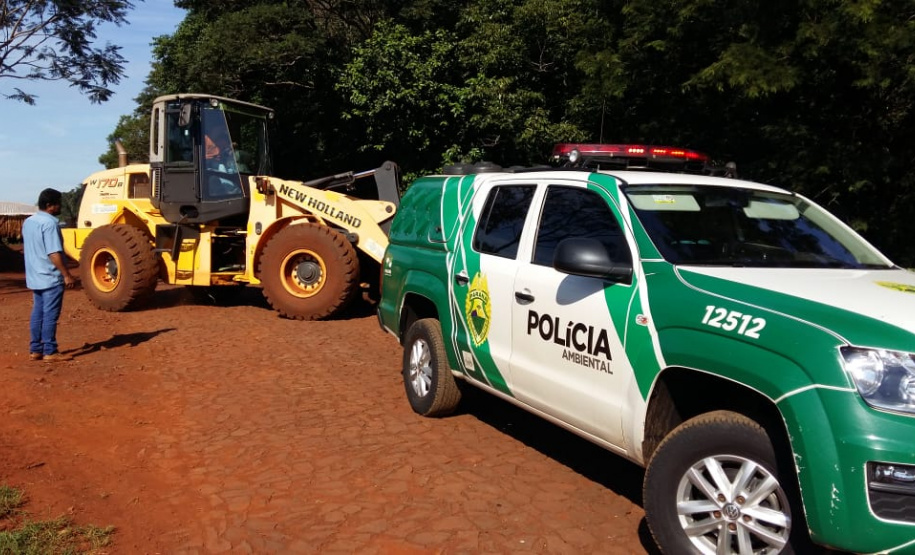 A Secretaria de Desenvolvimento Sustentável e Turismo e as equipes do Batalhão de Polícia Ambiental Força Verde aplicaram 930 autos de infração ambiental em 2019, em 190 municípios do Paraná, por desmatamento irregular (51%), posse ilegal ou maus tratos a animais (18%), efluentes industriais (17%) e pesca fora dos lugares permitidos por lei (5%). Cerca de 90% foi registrado pela polícia, o que resultou em mais de R$ 5 milhões em multas. Foto:Policia Ambiental