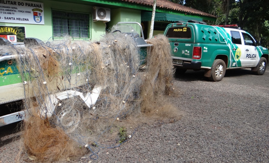 A Secretaria de Desenvolvimento Sustentável e Turismo e as equipes do Batalhão de Polícia Ambiental Força Verde aplicaram 930 autos de infração ambiental em 2019, em 190 municípios do Paraná, por desmatamento irregular (51%), posse ilegal ou maus tratos a animais (18%), efluentes industriais (17%) e pesca fora dos lugares permitidos por lei (5%). Cerca de 90% foi registrado pela polícia, o que resultou em mais de R$ 5 milhões em multas. Foto:Policia Ambiental