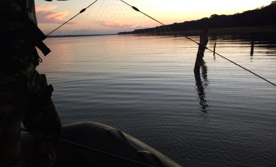A Secretaria de Desenvolvimento Sustentável e Turismo e as equipes do Batalhão de Polícia Ambiental Força Verde aplicaram 930 autos de infração ambiental em 2019, em 190 municípios do Paraná, por desmatamento irregular (51%), posse ilegal ou maus tratos a animais (18%), efluentes industriais (17%) e pesca fora dos lugares permitidos por lei (5%). Cerca de 90% foi registrado pela polícia, o que resultou em mais de R$ 5 milhões em multas. Foto:Policia Ambiental