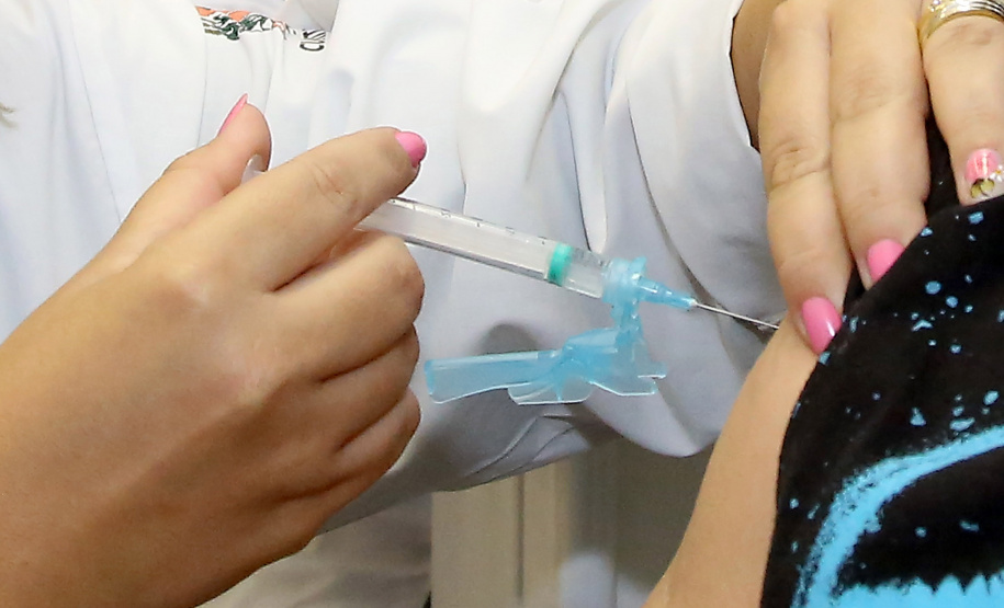 Neste sábado, dia 4, as unidades de saúde vão funcionar em todo o Paraná para a mobilização do ?Dia D? da Campanha Nacional de Vacinação contra a gripe. O objetivo é garantir a imunização dos grupos prioritários que devem receber a vacina.Foto: Jaelson Lucas/ANPr