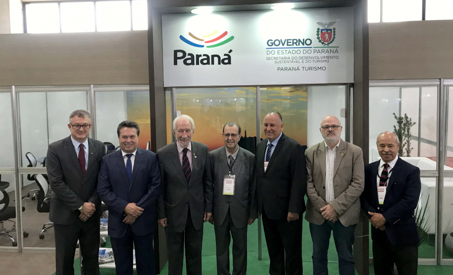 Com a participação do vice-governador Darci Piana, a Paraná Turismo, vinculado à Secretaria de Estado do Desenvolvimento Sustentável e Turismo, apresentou nesta sexta-feira (3) o estande “15ª Mostra das Regiões Turísticas do Paraná”, com uma área de 430 metros, com o objetivo de mostrar as 14 regiões com maior potencial turístico do Estado.Foto: Divulgação/SEDST