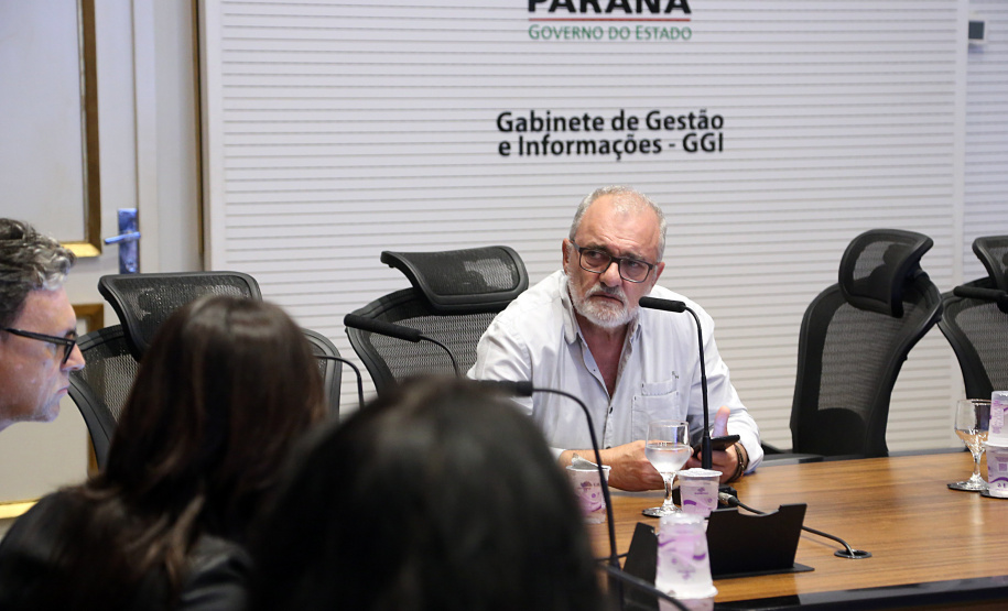 Representantes do Governo do Estado, da Assembleia Legislativa e de sindicatos de servidores públicos realizaram nesta sexta-feira (03) da primeira reunião de trabalho da comissão permanente criada para debater as demandas do funcionalismo estadual.
Foto Gilson Abreu/ANPr