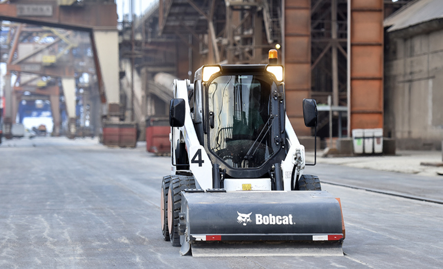 Os Portos do Paraná vão usar a partir deste mês um sistema eletrônico de rastreamento nos veículos que fazem o transporte de caçambas com os resíduos sólidos produzidos no cais, no pátio de triagem e no entorno da área portuária. Foto: Claudio Neves/APPA