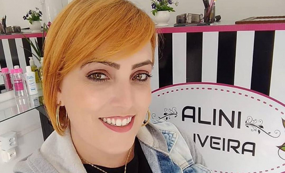 Para a cabeleireira Alini Oliveira, 35 anos, usar o aplicativo está sendo interessante e bem prático. “Baixei o aplicativo já tem uns dois meses e nesse tempo pude ter a experiência de trabalhar, de ter as pessoas me contratando e descobrindo meu serviço, o que é muito importante. Já fui contratada quatro vezes. É muito bom”, conta a prestadora de serviços.  Foto: Divulgação/SEJUF