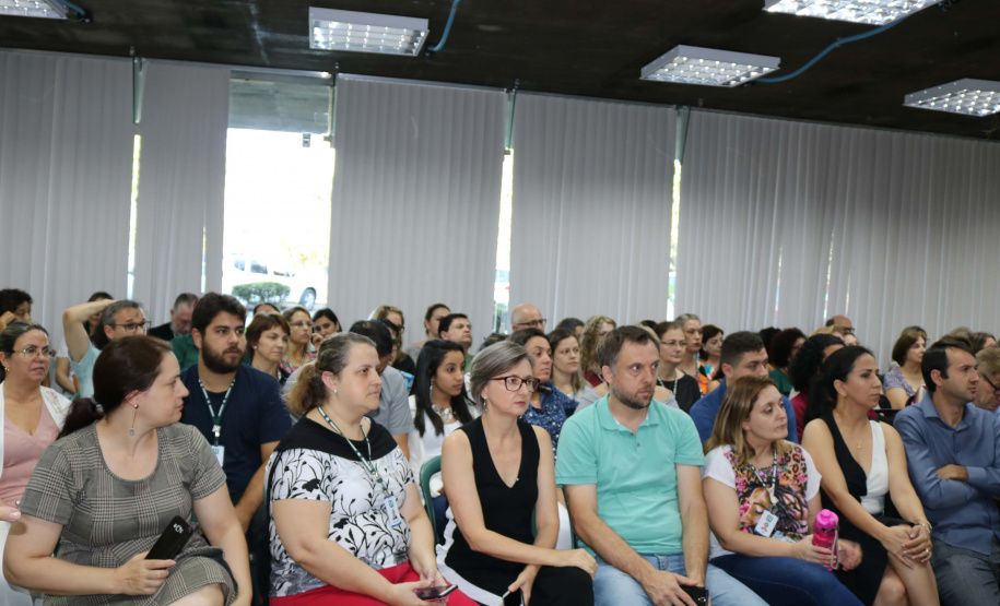 Os servidores do Instituto Paranaense de Desenvolvimento Educacional (Fundepar) iniciaram nesta segunda-feira (6), em Curitiba, as atividades da Semana Estudo e Planejamento: Aprendizagem 2019. O evento de formação debate temas que envolvem a infraestrutura escolar para apontar melhorias para contribuir com a qualidade do ensino paranaense. Foto: Divulgação/Fundepar