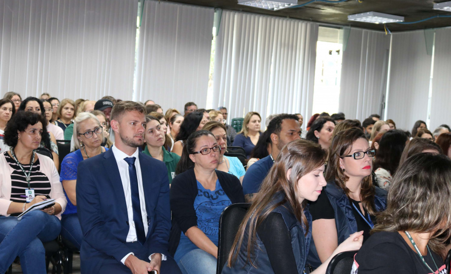 Os servidores do Instituto Paranaense de Desenvolvimento Educacional (Fundepar) iniciaram nesta segunda-feira (6), em Curitiba, as atividades da Semana Estudo e Planejamento: Aprendizagem 2019. O evento de formação debate temas que envolvem a infraestrutura escolar para apontar melhorias para contribuir com a qualidade do ensino paranaense.Foto: Divulgação/Fundepar