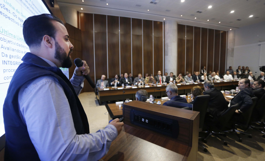 Governador Carlos Massa Ratinho Júnior durante reunião com a equipe de governo.Curitiba, 07-05-19.Foto: Arnaldo Alves / ANPr.