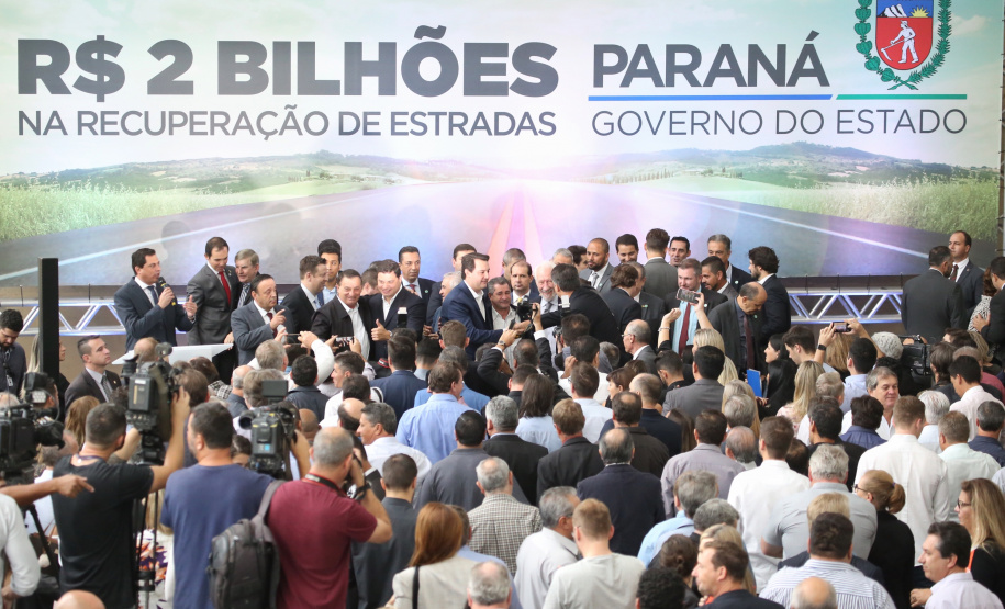 O governador Carlos Massa Ratinho Junior lançou, nesta terça-feira (07), o Programa de Revitalização das Estradas, que vai beneficiar todas as regiões do Paraná. Foto: José Fernando Ogura/ANPr