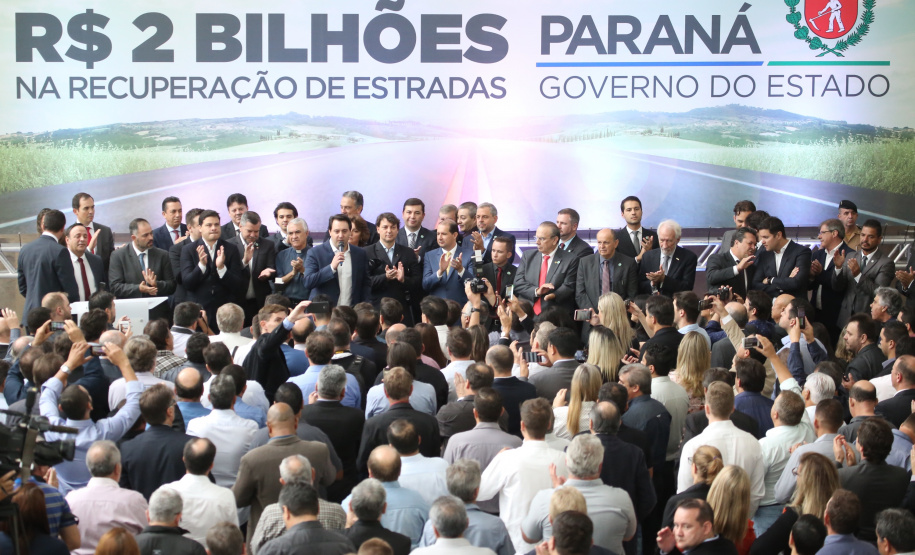 O governador Carlos Massa Ratinho Junior lançou, nesta terça-feira (07), o Programa de Revitalização das Estradas, que vai beneficiar todas as regiões do Paraná. Foto: José Fernando Ogura/ANPr