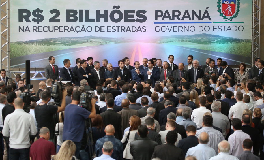 O governador Carlos Massa Ratinho Junior lançou, nesta terça-feira (07), o Programa de Revitalização das Estradas, que vai beneficiar todas as regiões do Paraná. Foto: José Fernando Ogura/ANPr