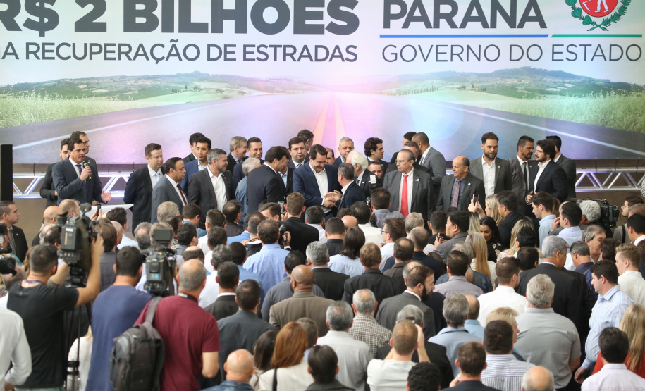 O governador Carlos Massa Ratinho Junior lançou, nesta terça-feira (07), o Programa de Revitalização das Estradas, que vai beneficiar todas as regiões do Paraná. Foto: José Fernando Ogura/ANPr